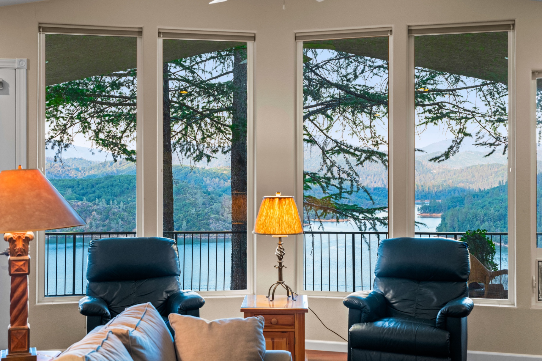 Zen Paradise Retreat with Stunning Sunrises & Moonlights on the Lake 2