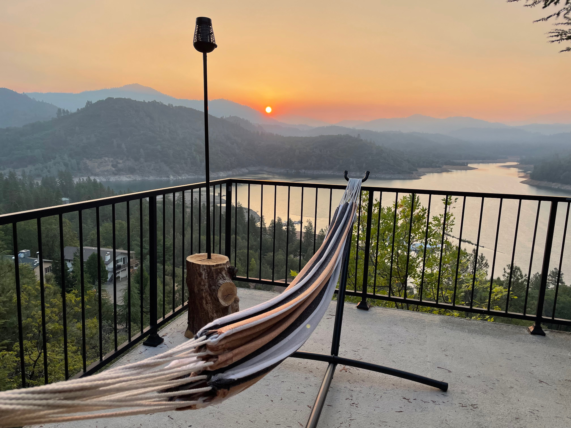 Zen Paradise Retreat with Stunning Sunrises & Moonlights on the Lake 4