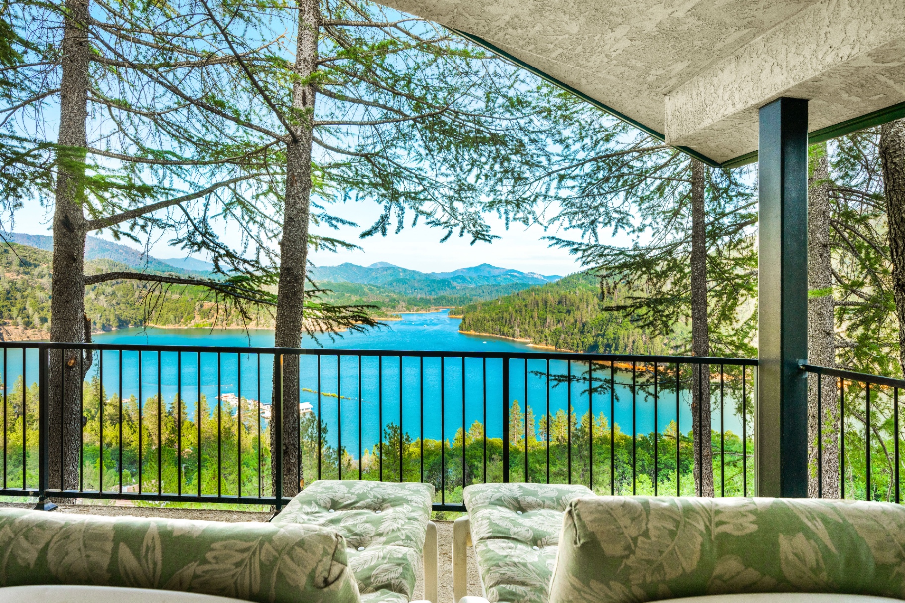 Zen Paradise Retreat with Stunning Sunrises & Moonlights on the Lake 5